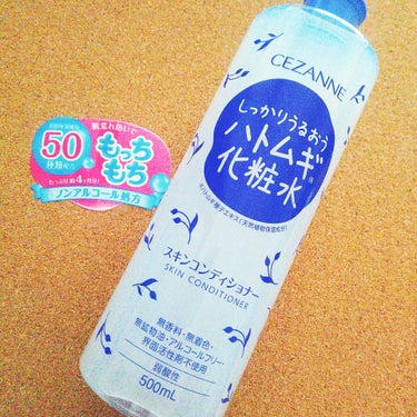 ふと見かけたセザンヌのハトムギ化粧水。
正しい商品名は「スキンコンディショナー」のようです🤔

セザンヌって基礎化粧品もあるんですね。
新しくできたコスメに特化したドラストにて、
いつも見るメイク用品のコーナーではなく、
ハトムギ化粧水のコーナーにあって手に取りました。

お値段800円くらいで500ml。
約4ヵ月分と書いてます。

使用感は、
香り…なし
テクスチャ…さっぱり寄りのしっとり

正直に言うと可もなく不可もなくです😂
潤う～とか、染み込む～とかはないかも。
ほんと水分をつけてる感じなので、
その後の美容液やクリームの下準備をしてる感じ。
罪悪感なくバシャバシャ使えるのはすごくよいです！

#CEZANNE
#スキンコンディショナー


の画像 その0