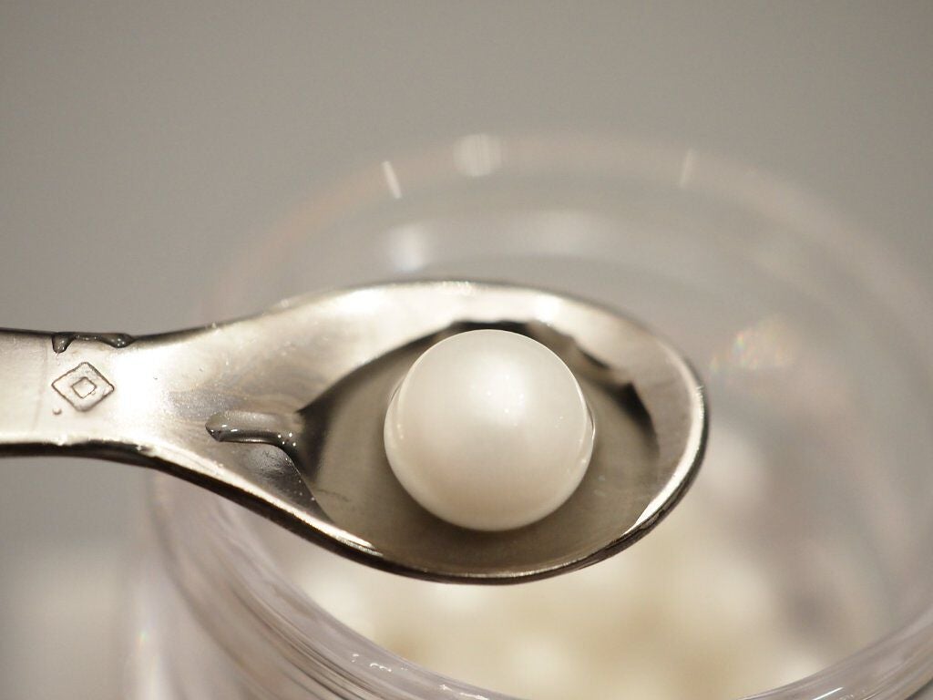 chihiro_tc on LIPS 「使うのが毎回楽しみすぎる#ウラニアの「クリスタルパール」✨本物..」(2枚目)