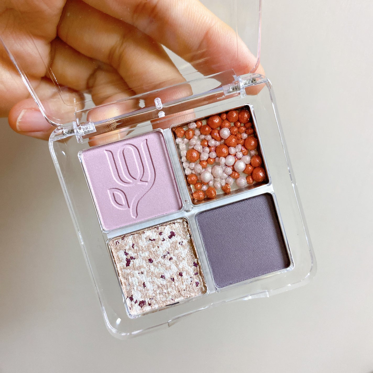 キャビアモイストタッチアイカラー /VOW/アイシャドウパレットを使ったクチコミ(2枚目)