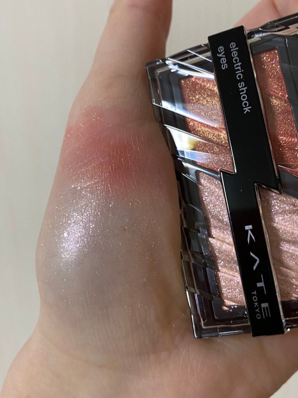 エレクトリックショックアイズ /KATE/アイシャドウパレットを使ったクチコミ(3枚目)