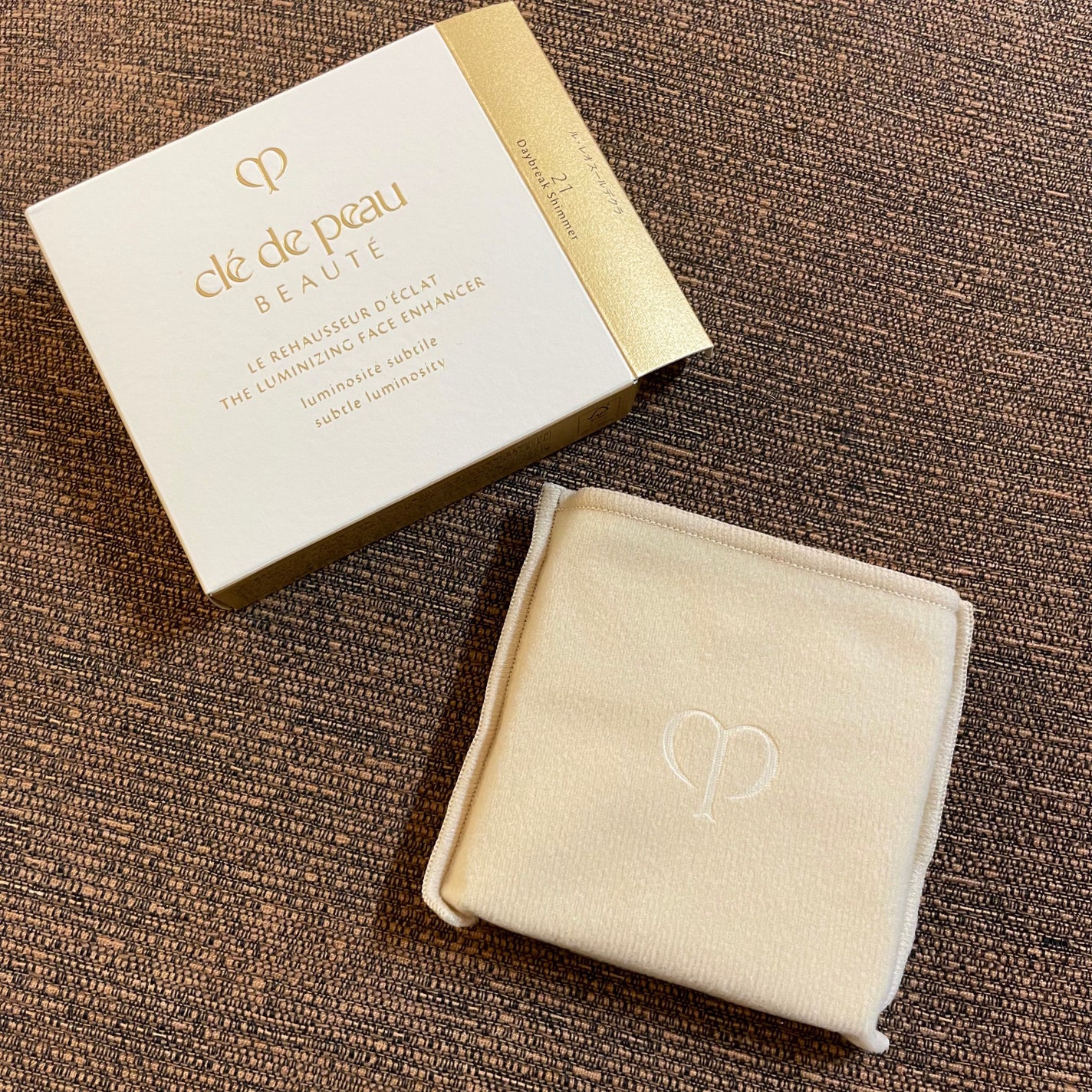 ル・レオスールデクラ /クレ・ド・ポー ボーテ/パウダーハイライトを使ったクチコミ(5枚目)