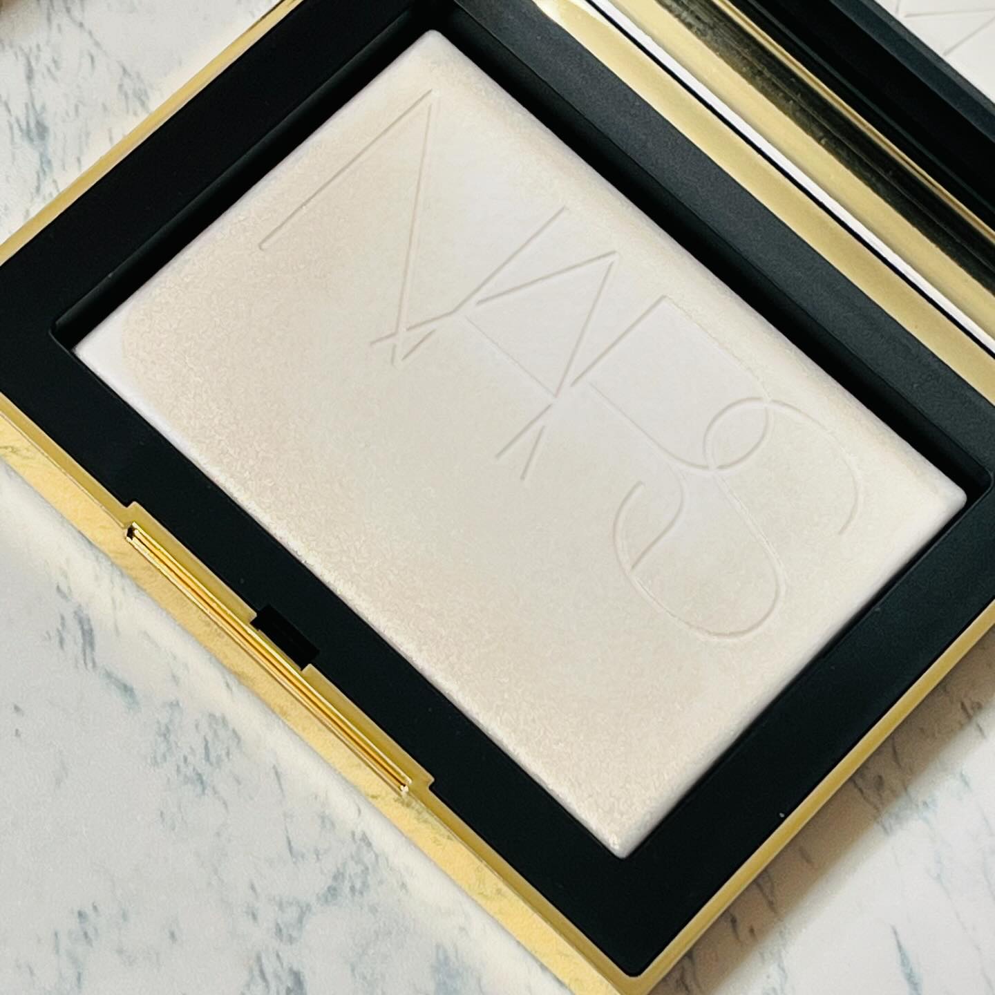 アフターパーティ ライトリフレクティングセッティングパウダー プレスト/NARS/プレストパウダーを使ったクチコミ（1枚目）