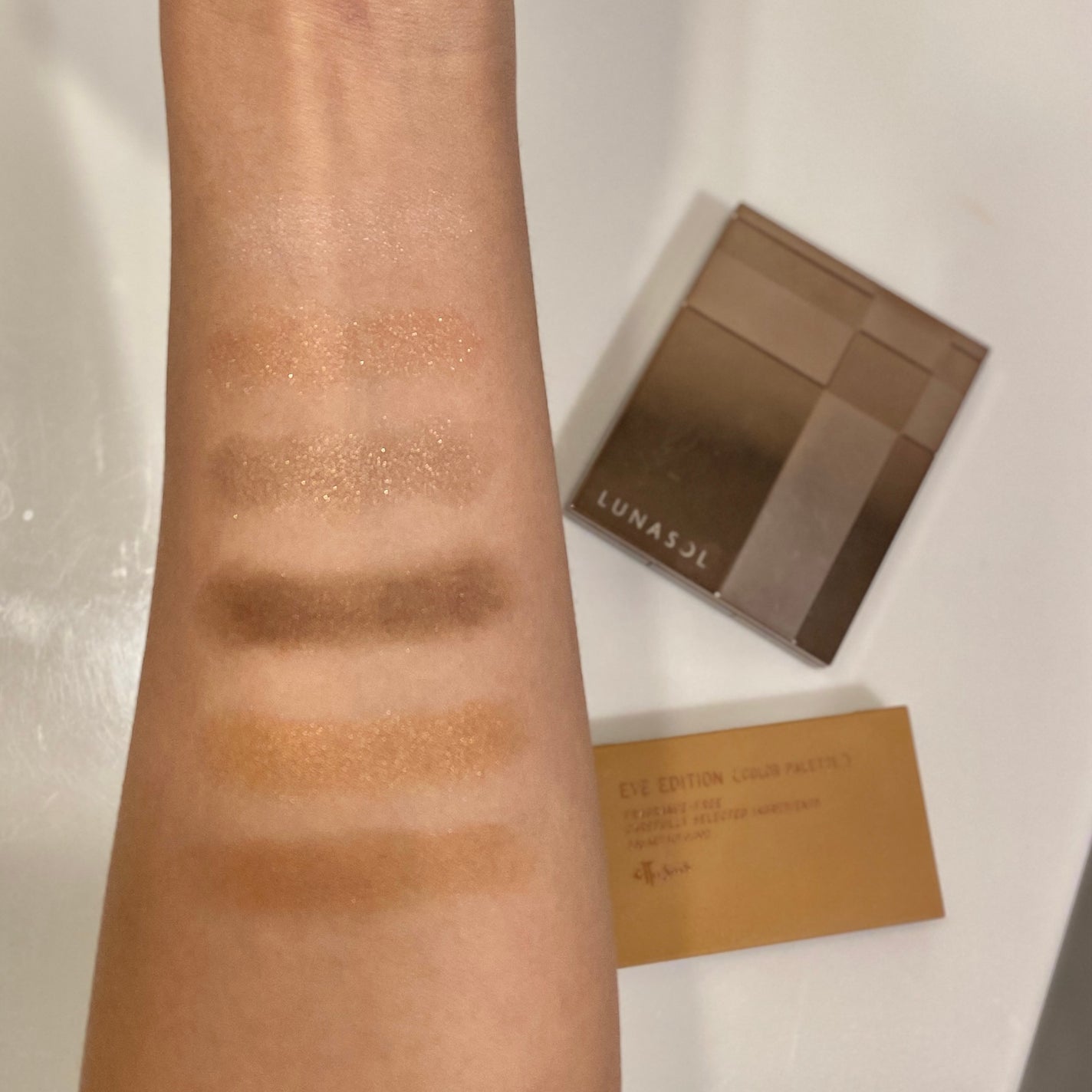 グレイスコントラスティングアイズ/LUNASOL/アイシャドウパレットを使ったクチコミ(5枚目)