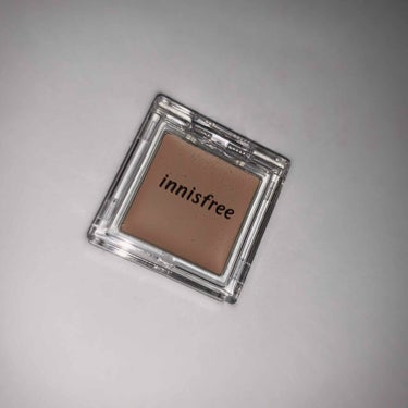 Innisfree
マイアイシャドウ プライマー
内容量 1.2g
価格 660円(税込)←公式サイトより。

この写真はフラッシュで撮影📸
色味の加工はしておりません

これはアイシャドウを塗る前に塗