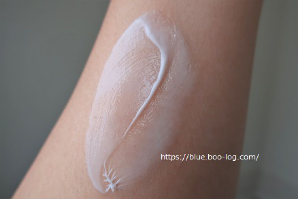 ラビ on LIPS 「モニター使用です。肌に伸ばすとスルスルと伸びて、とても肌なじみ..」(4枚目)