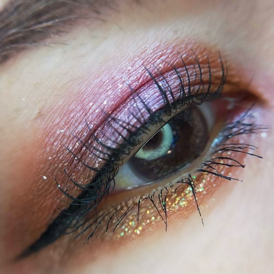 ザ リキッド アイシャドウ　ウルトラスパークル 105 Multi World/ADDICTION/リキッドアイシャドウを使ったクチコミ（2枚目）