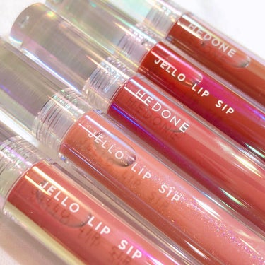 HEDONE Jello Lip Sipのクチコミ「オーロラ加工が可愛すぎる😭💖トリートメント効果の高いリップケアグロス💄💖✨💕しっとりやわらかな.....」（2枚目）