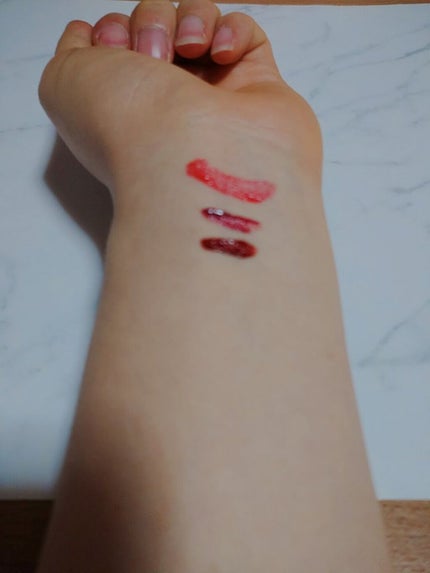 lilybyred コーティングティント リミテッドエディションのクチコミ「リリーバイレッド 
リミテッドエディション
02 スイカバー食べたふり
1本に2本ミニサイ.....」(2枚目)