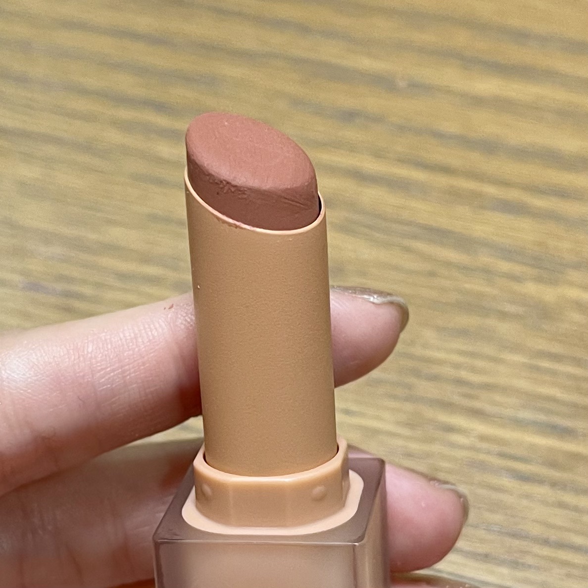 ゼロマットリップスティック 21 スモークドベージュ(Smoked Beige)/rom&nd/口紅を使ったクチコミ（2枚目）