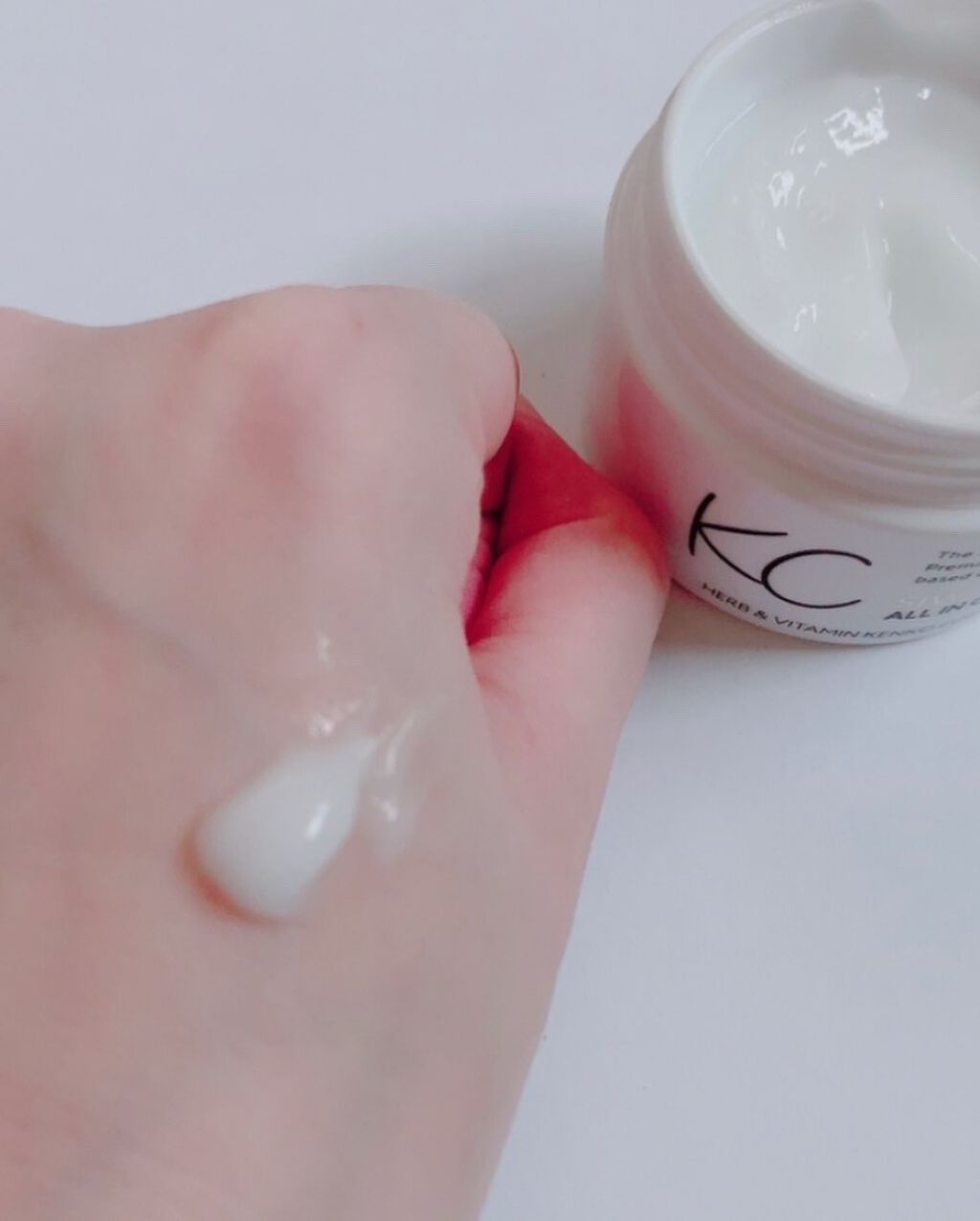 ハーブ健康本舗 SIWA-KC オールインワンスキンジェルのクチコミ「シミ対策、保湿ケアまで
できる年齢シワの改善に
特化したオールインワンスキンジェル❣️
.....」（3枚目）