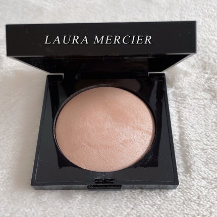 マットラディアンス ベイクドパウダー ハイライト01/ローラ メルシエ/パウダーハイライトを使ったクチコミ(1枚目)