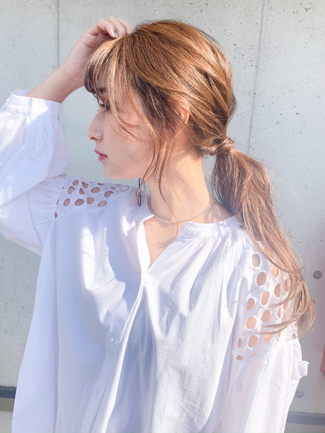 ポニーテールの女性