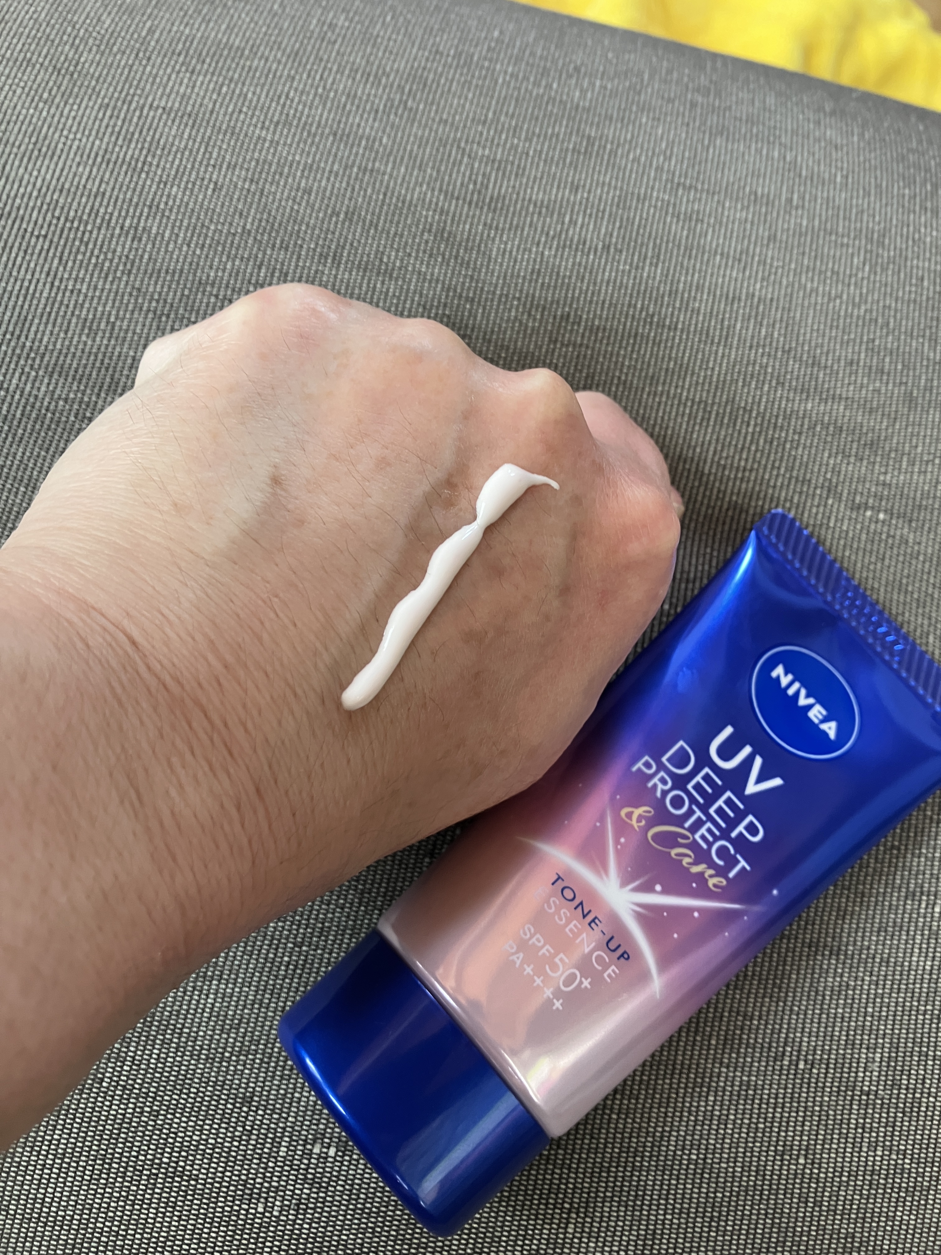ニベアUV ディープ プロテクト＆ケア トーンアップ エッセンス/ニベア/日焼け止めローションを使ったクチコミ（1枚目）