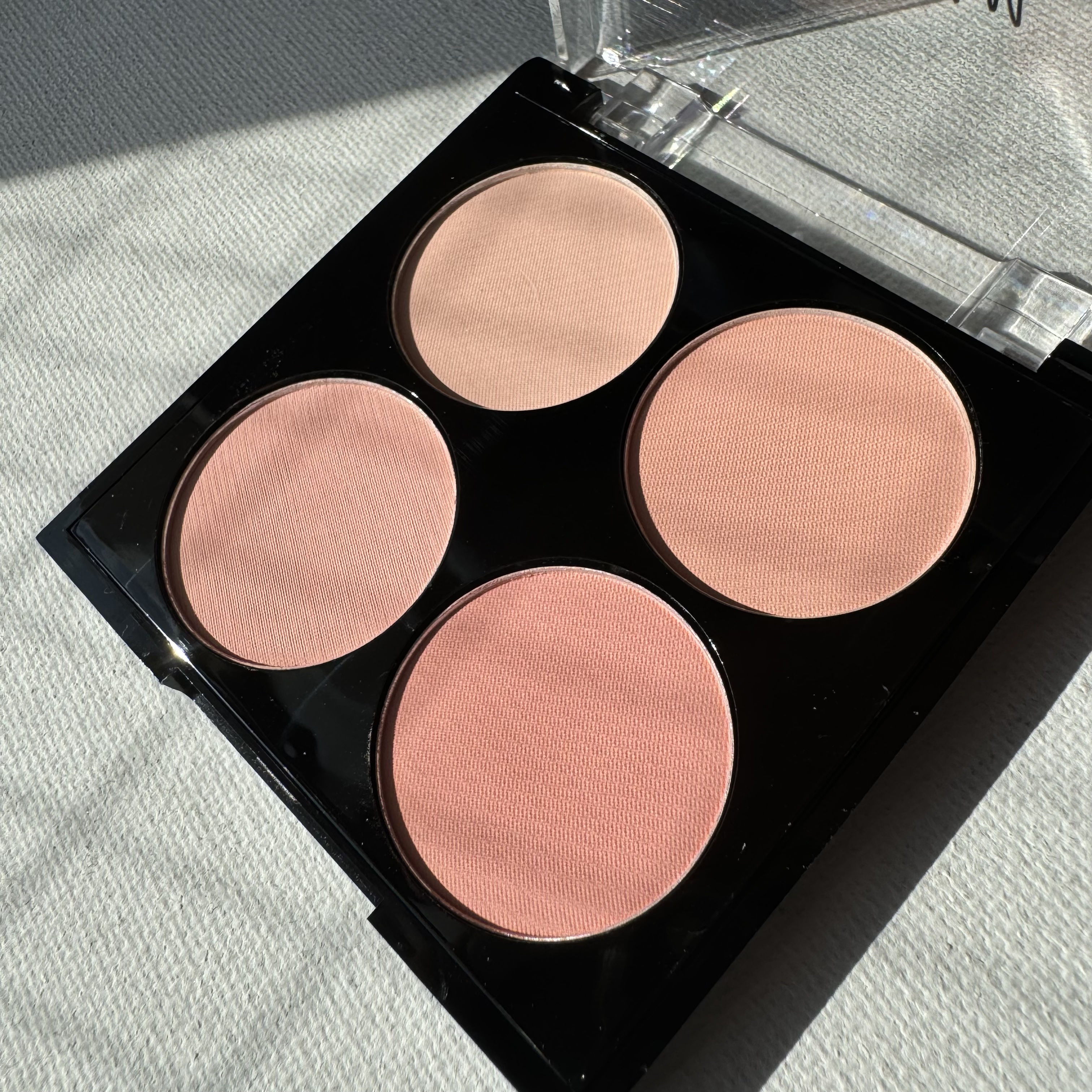 ＵＧＴ　ブレンディング　チークカラーパレット 02c　ベビーピーチ/U R GLAM/パウダーチークを使ったクチコミ（3枚目）