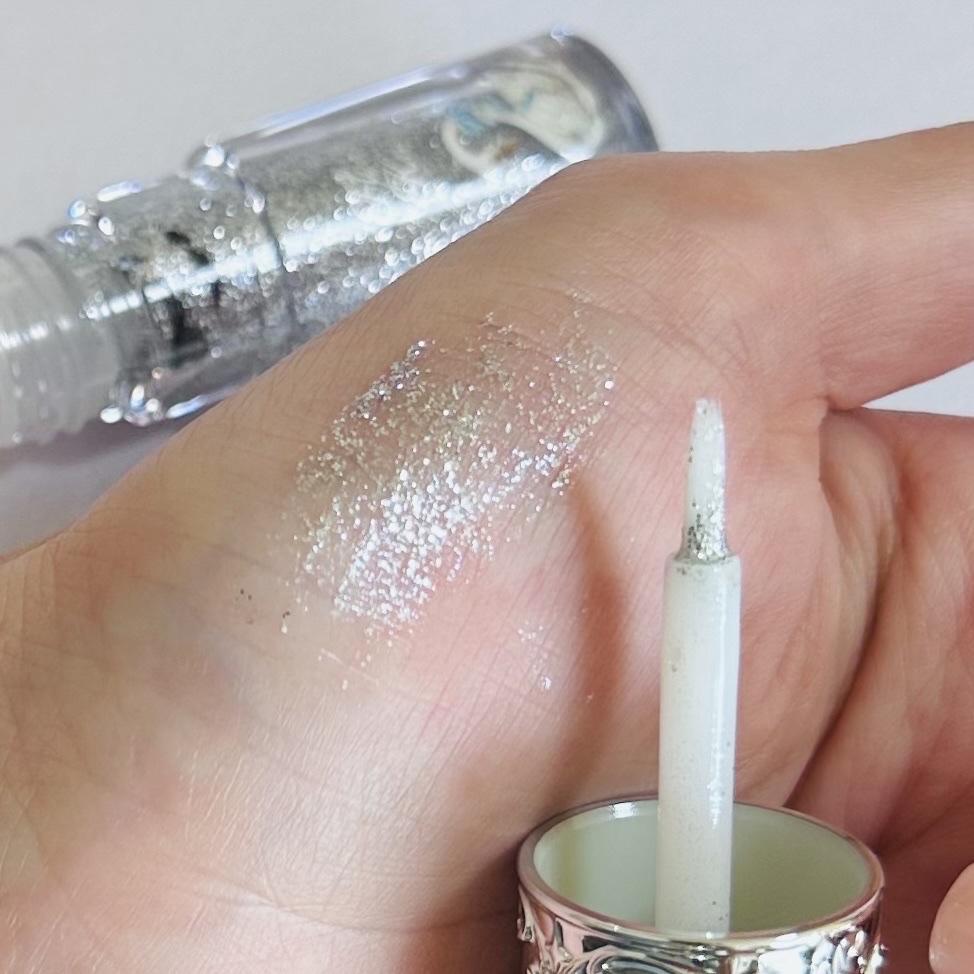 フラワーノーズ スワンバレエシリーズ リキッドアイシャドウ 03 ロックバレエ/FlowerKnows/リキッドアイシャドウを使ったクチコミ（3枚目）