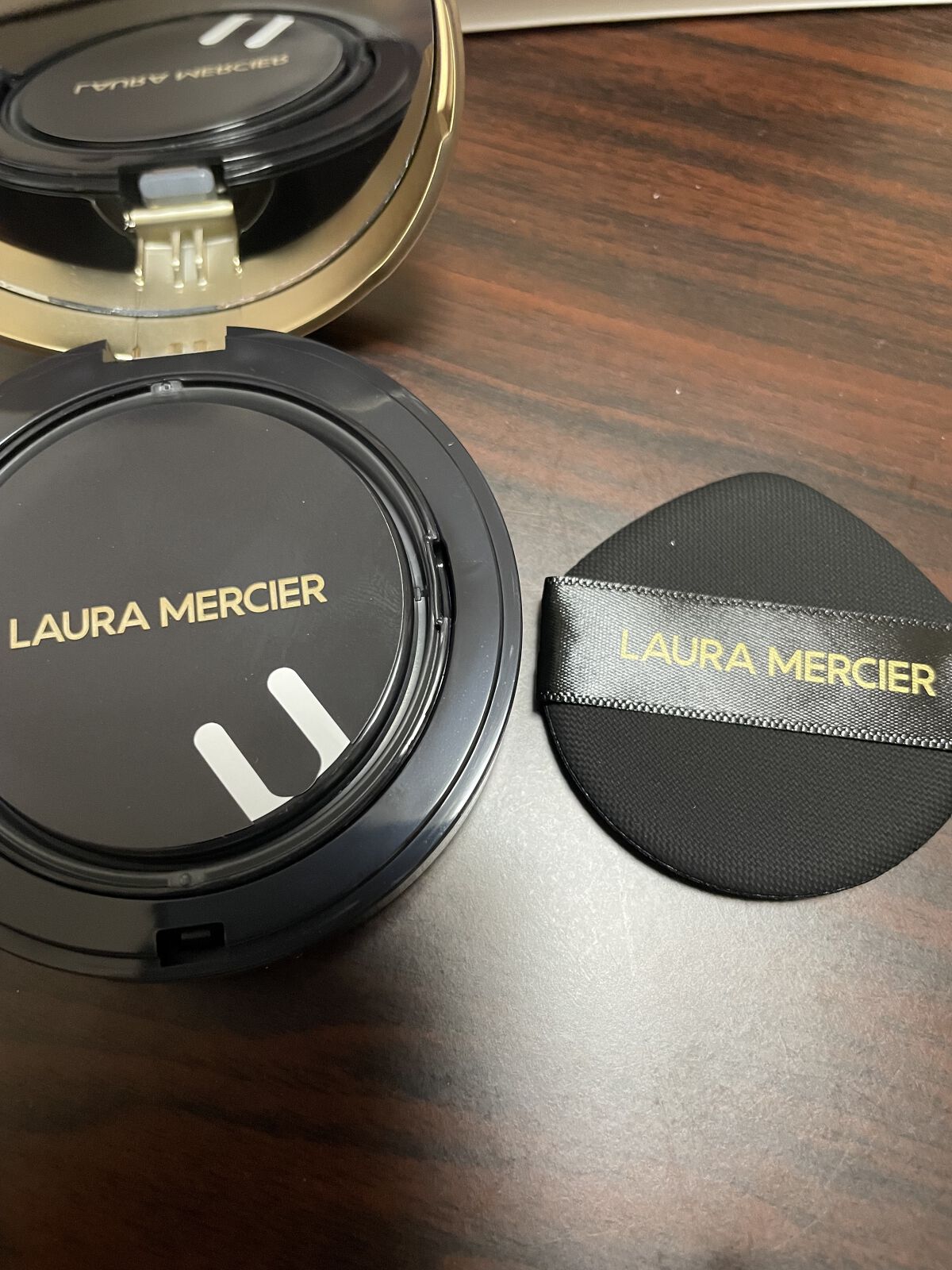 フローレス ルミエール ラディアンス パーフェクティング クッション/ローラ メルシエ/クッションファンデーションを使ったクチコミ（2枚目）