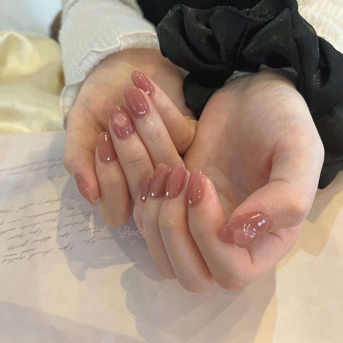 #ジェルネイル,#ワンカラーネイル,#ニュアンスネイル,#うるうるネイル,#ちゅるんネイル,#シンプルネイル,#パーツネイル,#透け感ネイル,#クリアネイル,#ぷっくりネイル,#ちぐはぐネイル,#韓国ネイル,#きらきらネイル,#うるつやネイル,#フレンチガーリーネイル,#ワンホンネイル,#ベージュネイル,#ピンクネイルのネイルデザイン