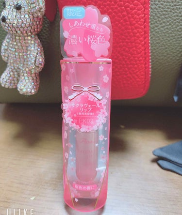 １回使ってからお気に入りのリップ😊

前回は薄い桜色を買って、今回は限定の濃い桜色🌸✨

いろんなリップを使ってきたけど、これは上位1~2位を争う優秀なリップです❤️