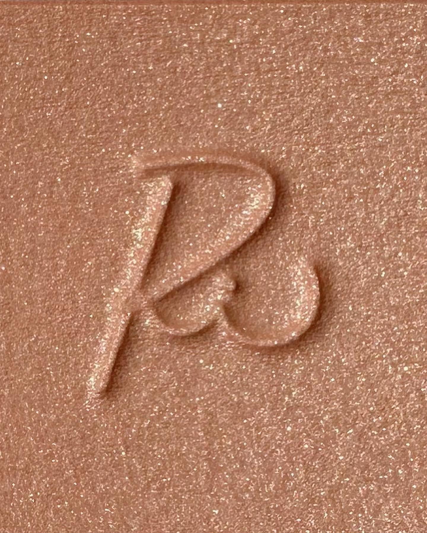 Ririmew ヴェールグロウチークのクチコミ「指原莉乃さんプロデュースコスメ💕Ririmew💕お洒落なテラコッタカラーのチークを購入してみま.....」（3枚目）