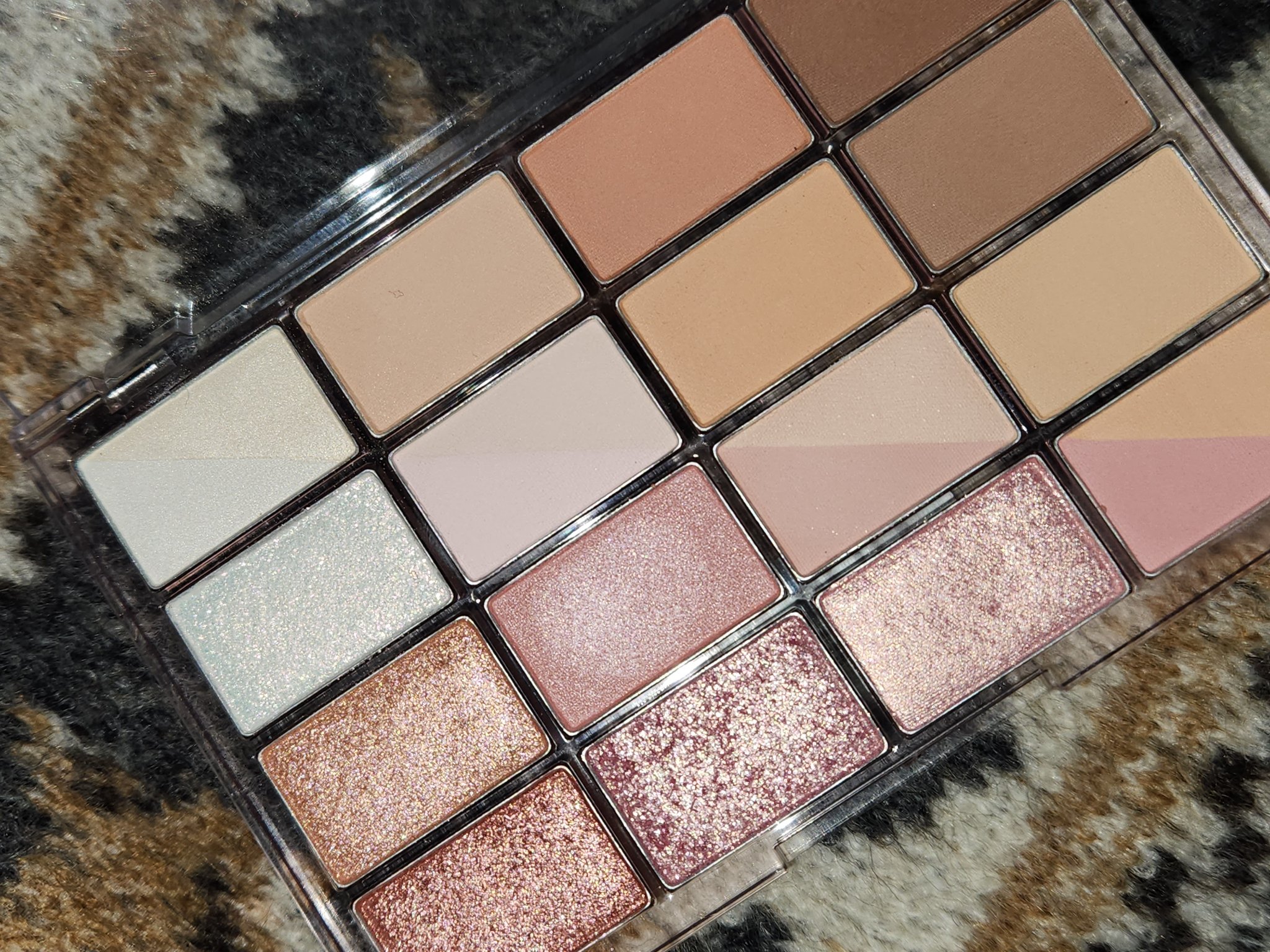 ソフトブラーリングアイパレット/wakemake/アイシャドウパレットを使ったクチコミ（2枚目）