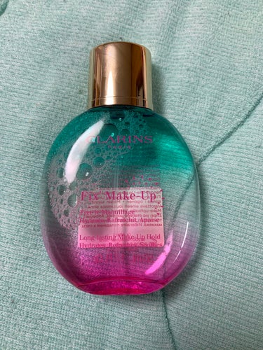 CLARINS　フィックス メイクアップSu21　洋ナシとバニラの限定の香り

夏の限定のやつゲットしました！
百貨店が開いてなくて通販したので、届いてから初めて香りをかぎましたが、割と香りは強めかな？