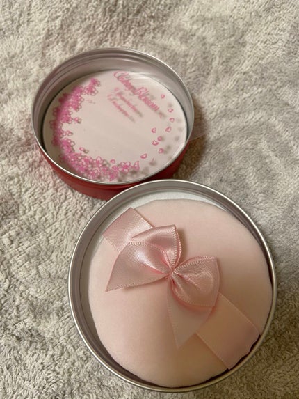 すっぴんパウダー B サクラスウィートソローの香り 2022/クラブ/プレストパウダーを使ったクチコミ(2枚目)