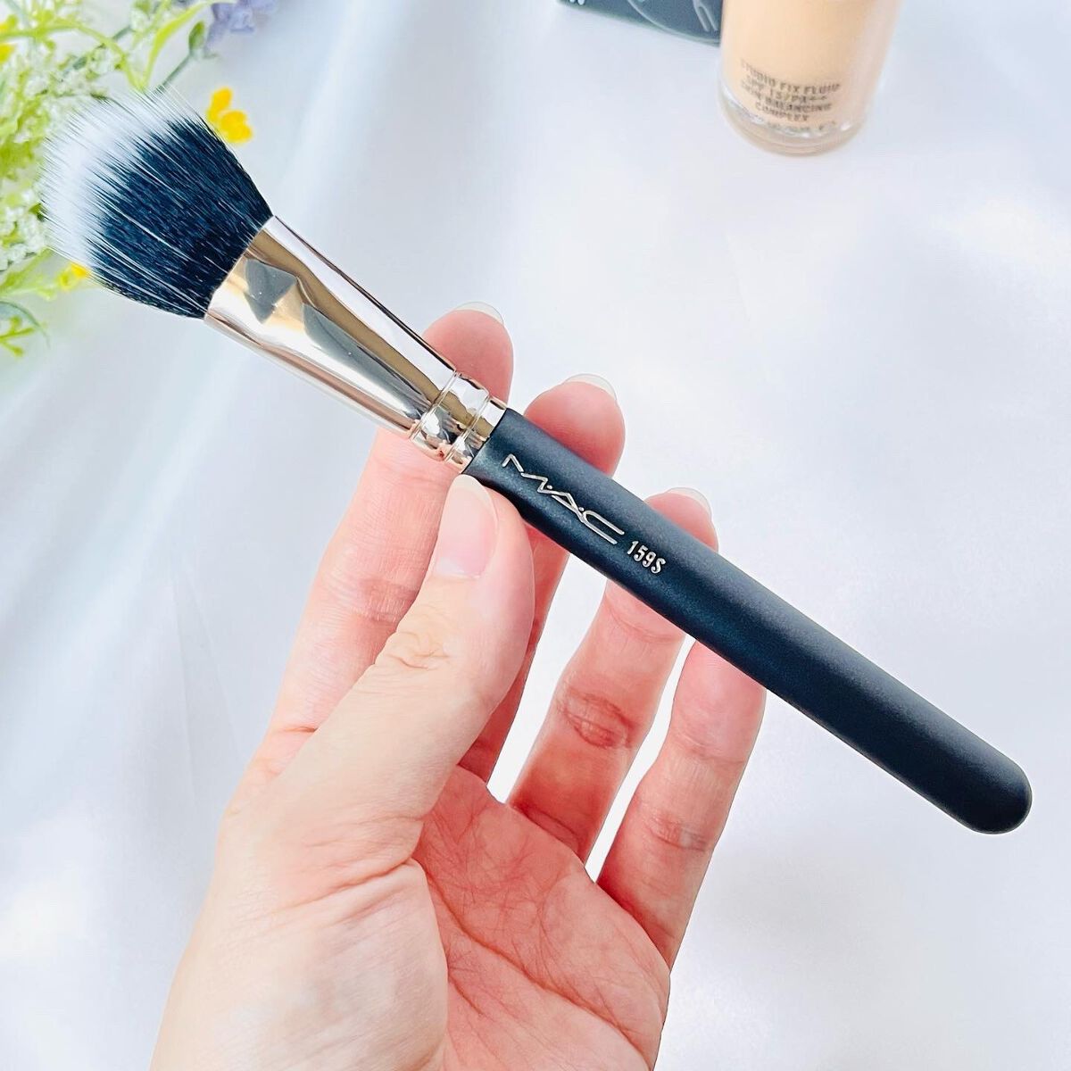 スタジオフィックス フルイッド SPF 15 NC25（標準色）/M・A・C/リキッドファンデーションを使ったクチコミ（2枚目）