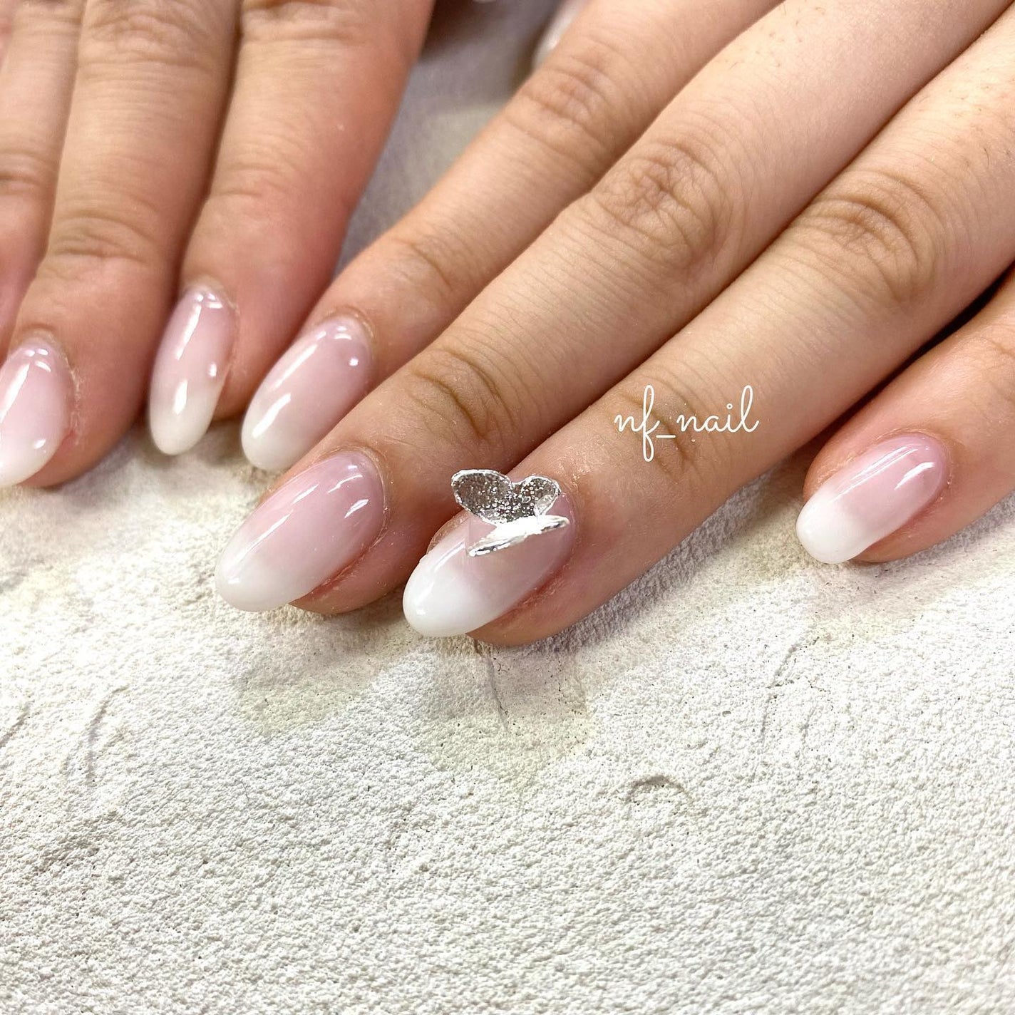 Natsumi◎nailist on LIPS 「simple.🦋.#ネイル#ネイルデザイン#ネイルアート#..」(1枚目)