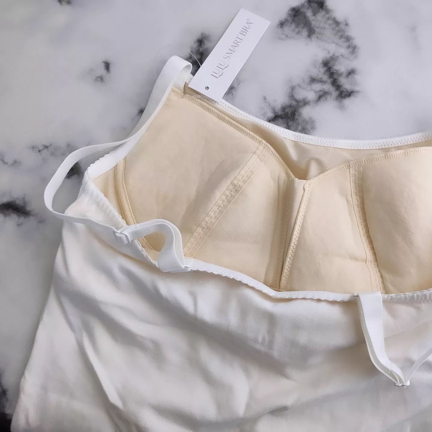 大きい胸を小さく見せるブラトップ 三恵