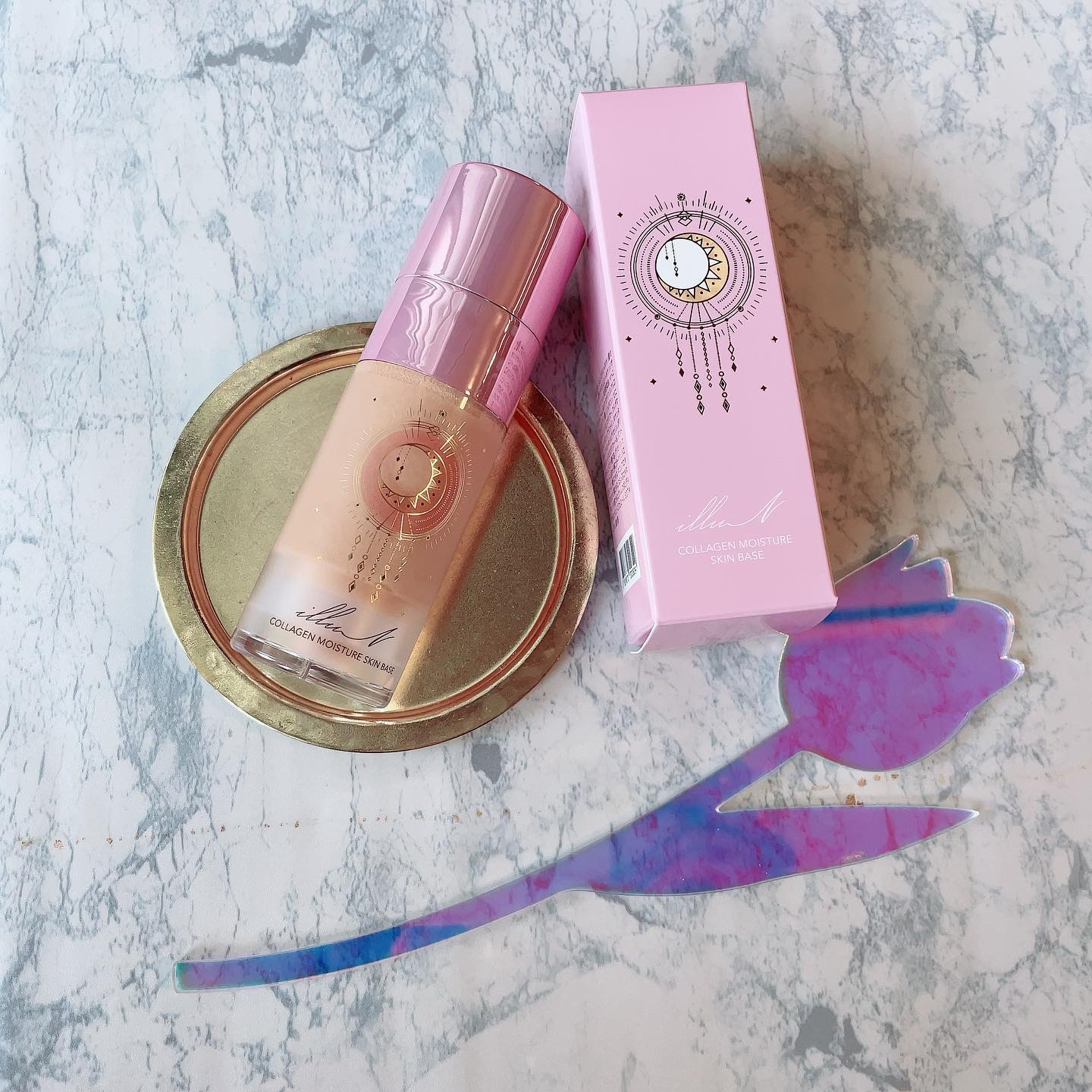 ✿

illuN
コラーゲンモイスチャースキンベース✰⋆
.
1本で4役
🤍毛穴カバー
🤍保湿
🤍トーンアップ
🤍エイジングケア
新感覚のスキンケアプロダクト(美容液下地)
.
こちら辻希美さんがディレクターを務めていて
illuN