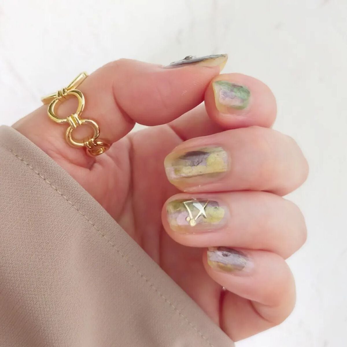 あちゃみん on LIPS 「大人な秋色塗りかけネイル…| ᐕ)·paネイル2022年秋冬コ..」(2枚目)