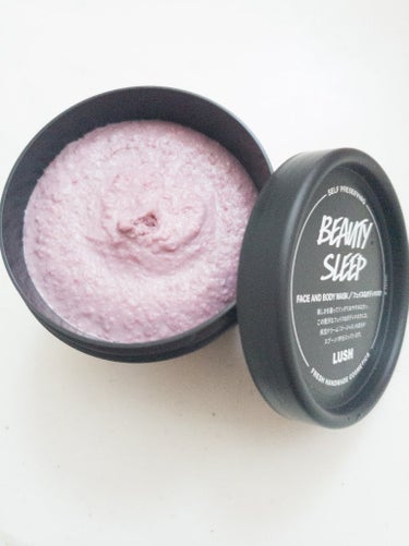 ＼LUSH　BEAUTY SLEEPのレビューです／

リピ買い2回目です！
洗い流すタイプのお顔のパックです✨

パワーマスクと比較すると、
どちらもお肌のごわつきや角質が気になるときに使いますが
パ