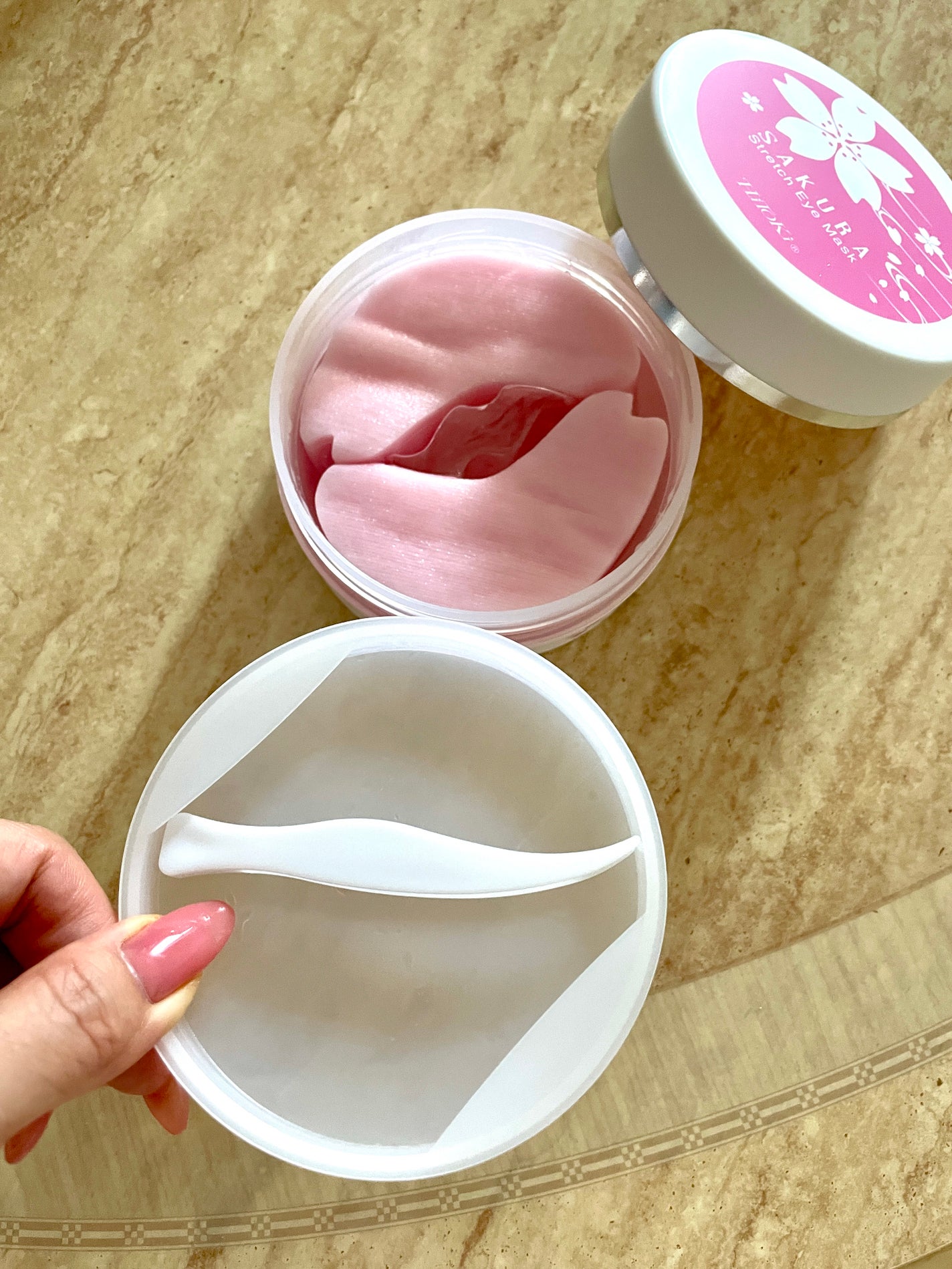 Shiho Arai on LIPS 「桜ストレッチアイシートマスク60枚入お試しさせていただきま..」(3枚目)