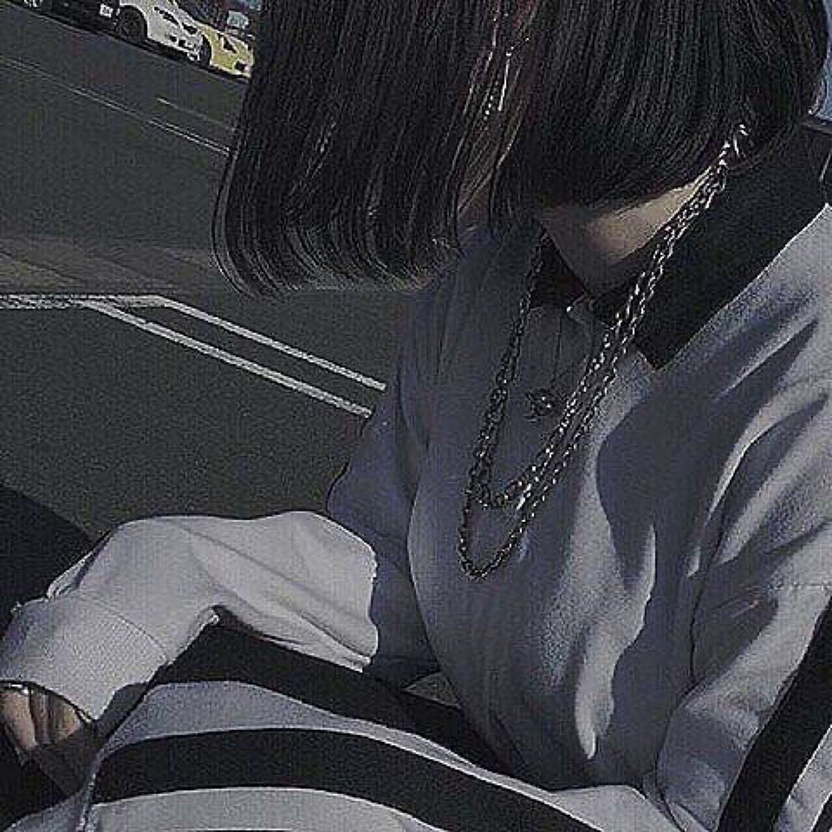 華 on LIPS 「ちょきちょきちょき華です!髪切ったんだぁ~💇🏻♀️念願のボブ..」(1枚目)