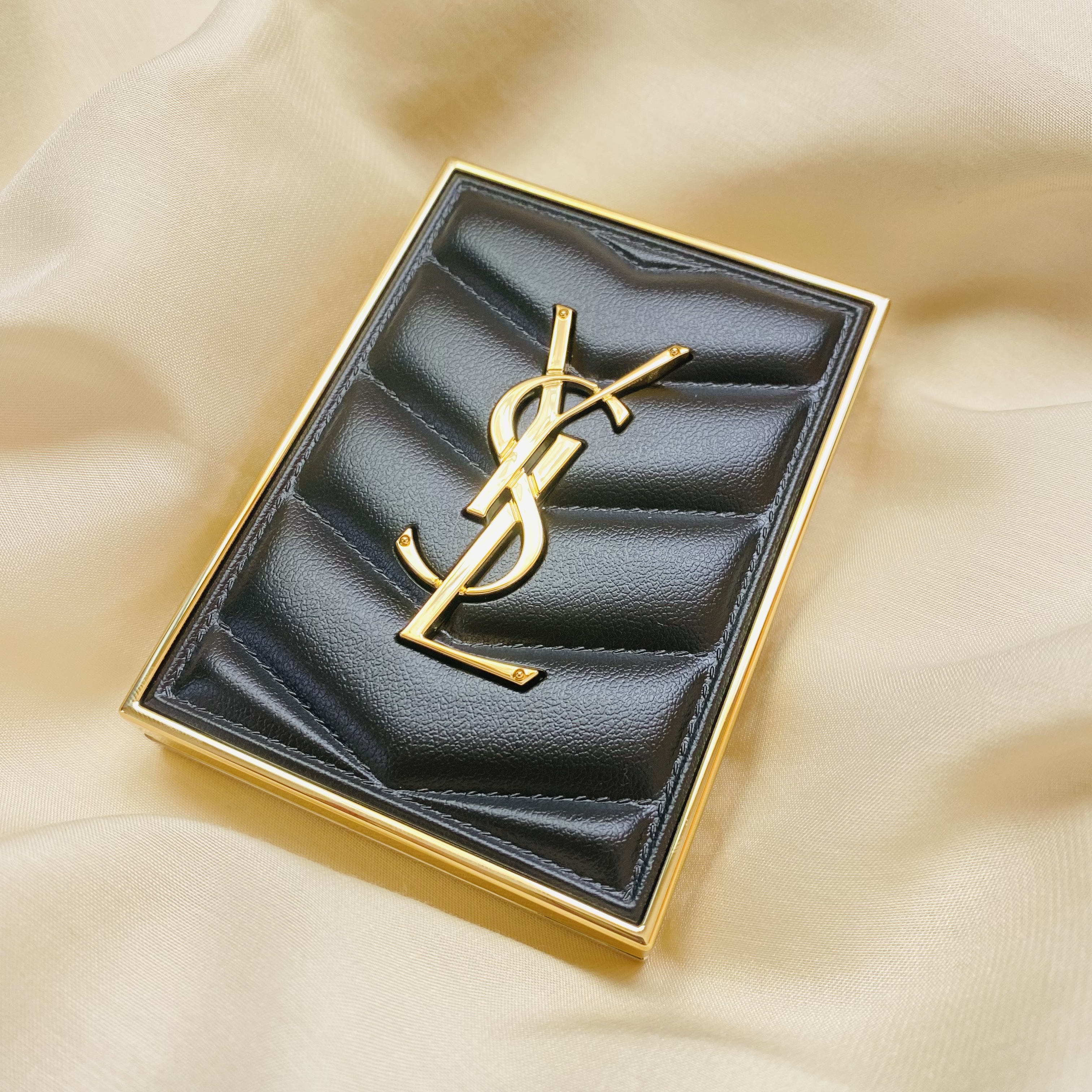 クチュール ミニ クラッチ/YVES SAINT LAURENT BEAUTE/アイシャドウパレットを使ったクチコミ（2枚目）