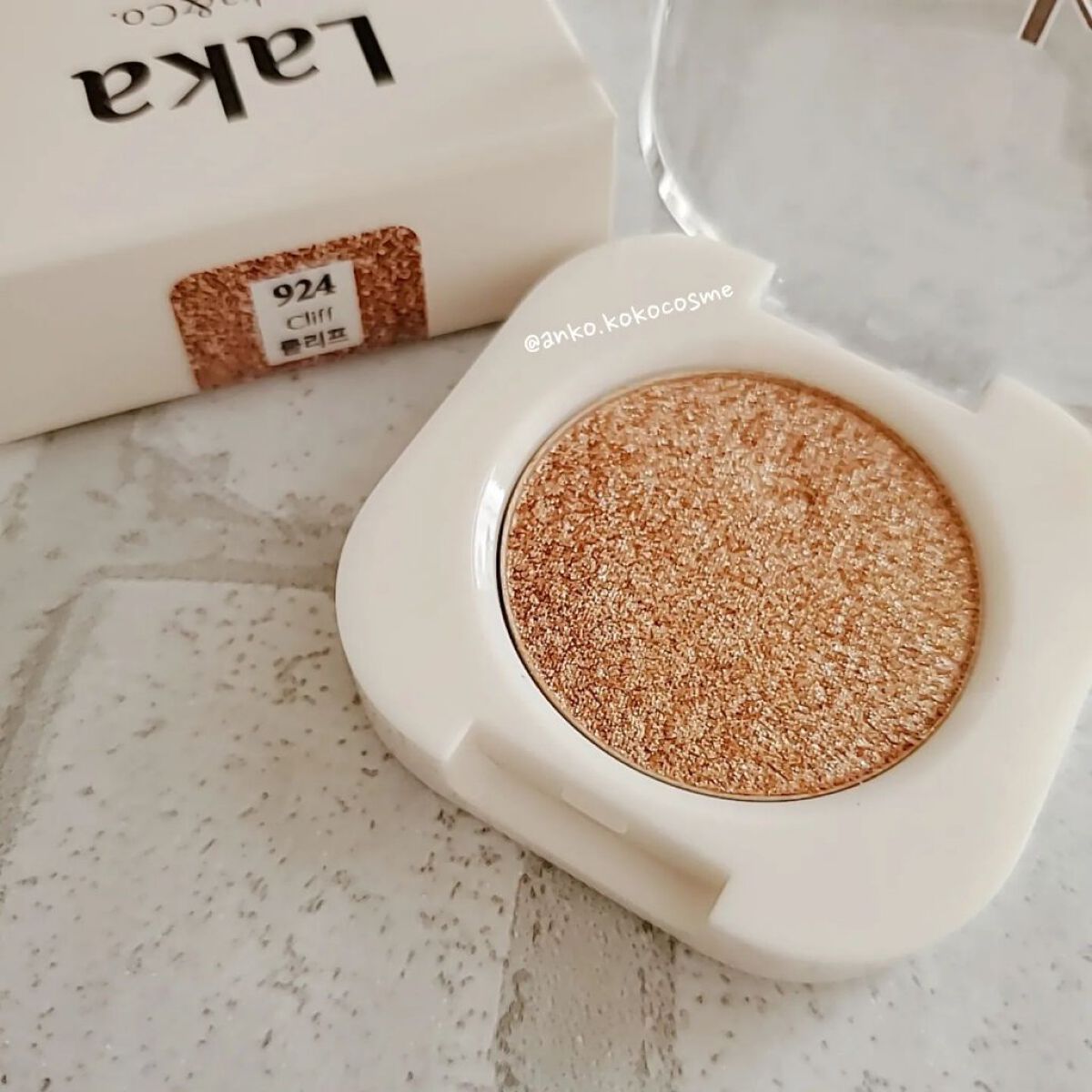 Laka モノアイシャドウのクチコミ「新作ラメアイシャドウ

⁡Laka
Mono Eyeshadow✨ 

《使ってみて》
新作1.....」（2枚目）