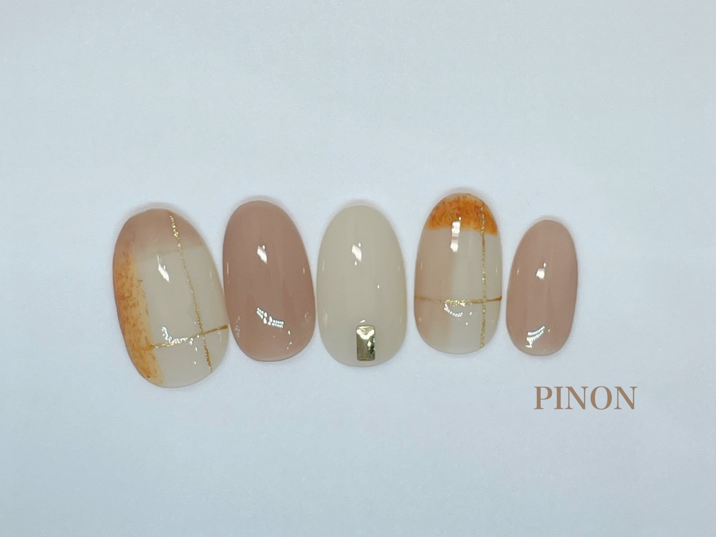 shino on LIPS 「▶️▶️▶️ネイルサンプル☺︎#冬先取りネイル集..」(3枚目)