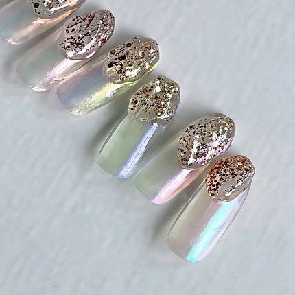 sato 🕊 self nail🫧🤍 on LIPS 「𝗮𝘂𝗿𝗼𝗿𝗮×𝗴𝗹𝗶𝘁𝘁𝗲𝗿夏らしくクリア感のあるアート🎨ソリ..」(1枚目)