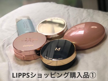 実はこれだけ買ってました、LIPSショッピング  〜ベースメイク編〜

購入品紹介ということで、文章メインでざっくりと。
------------------------------------------------

2022年にLIPSショッピングで購入したアイテムがすごい数になってしまったので……文章メインでサラッと放流します。


CEZANNE　皮脂テカリ防止下地　ライトブルー

マスク生活になってから、保湿系よりも崩れ防止系に頼ることが増えたので購入しました。
夏はこれひとつで、乾燥する時期には他の下地と併用で。
お手頃なお値段でテカリ防止、コントロールカラーまで……要素特盛ちゃんです。


TIRTIR　マスクフィットオールカバークッション　17Cポーセリン

いわゆるピンクTIRTIR。赤がお気に入りなので追加です。さすがティルティル、平均性能が高い……。恐らく黒も買います。


dasique　エアーブラーフィットクッション　21Cピュアロージー

デイジークのアイシャドウパレットを別所で購入した為、同じタイミングで購入しました。
クオリティの高いセミマットクッションです。
もう少し使いこんで勝手を掴みたいところ。


MISSHM クッション ファンデーション　プロカバー　No.21　

多分マスク崩れを防止するならこの子ではないとは思うけれど、クッションファンデの扱いが上手になりたいので購入。カバー力の高さを生かした極上のセミツヤ肌を作る為に……！！！あとミシャの香りが好き。リピートです。


キャンメイク　マシュマロフィニッシュパウダー　ML マットライトオークル

お直しを筆頭にノーファンデ、しっかりカバーの日などなど……。我が家の過労死枠、なくなったので順当にリピートです。
カバー力が高くサラッと仕上がりなので、困った時に大活躍です。


キャンメイク　シェーディングパウダー　04アイスグレーブラウン

ムーングレージュがなくなったのでリピートです。プロのパーソナルカラー診断でブルベ冬と発覚したのでカラーは変更。ブルベ向けシェーディングで発色しっかりでお気に入りです。


買いすぎ。 #本音レポ の画像 その0