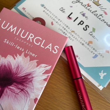 LUMIURGLASの
Skill-less Liner ルージュバーガンディを
LIPSさんからいただきました🙏🥰

簡単にレビューとメモを✨

肌に置いた直後は伸びがよく、ぼかしたりするのもスムーズ