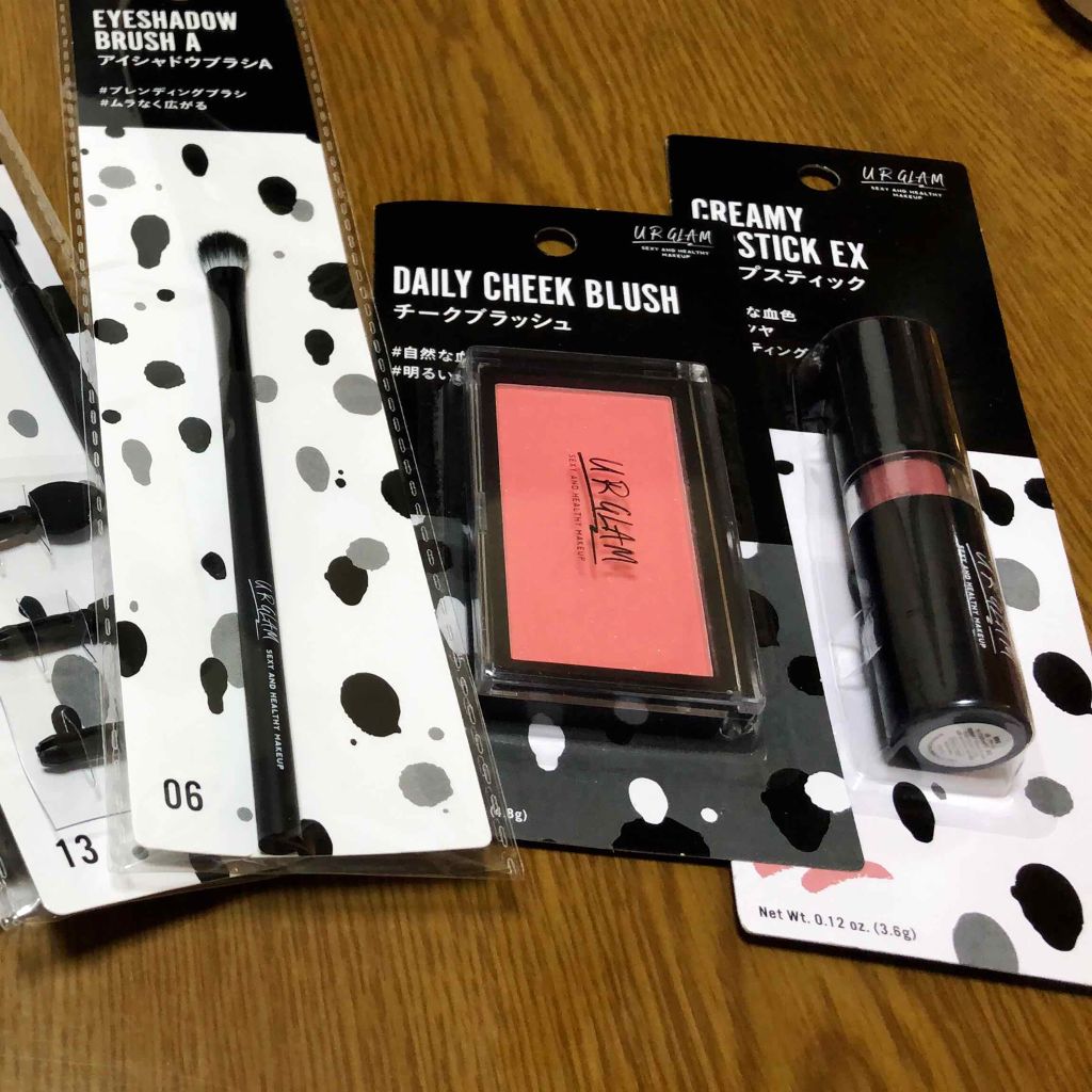 UR GLAM　EYESHADOW BRUSH A/U R GLAM/メイクブラシを使ったクチコミ（2枚目）