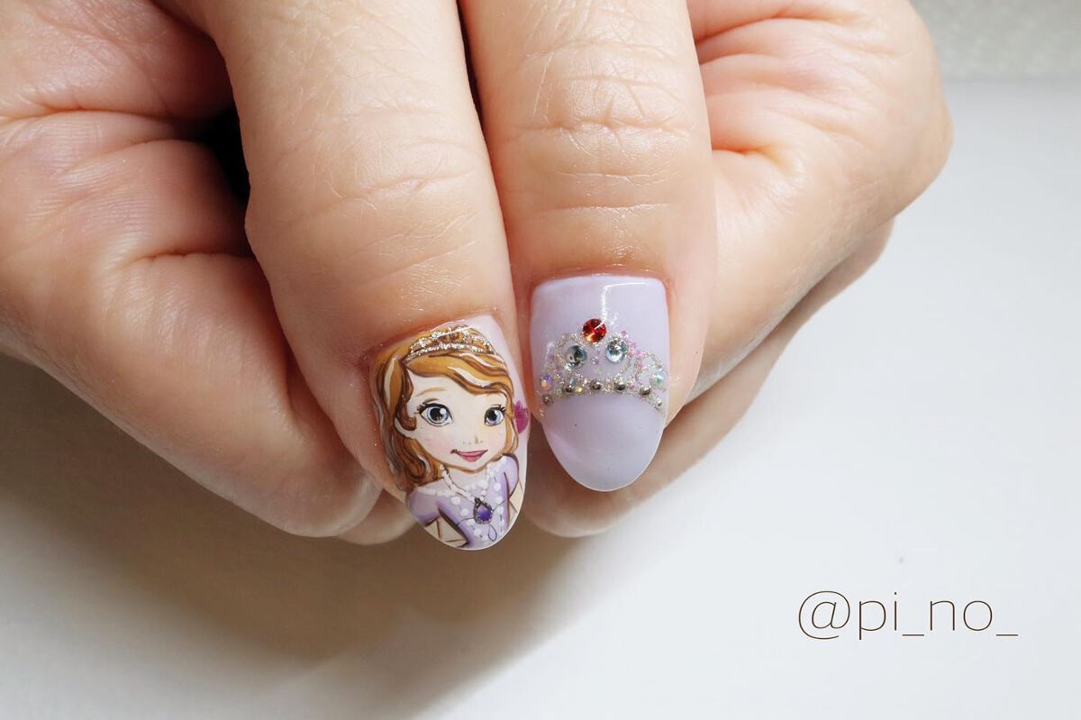 shino on LIPS 「小さなプリンセスソフィア👸___________#北千住ネイル..」(1枚目)