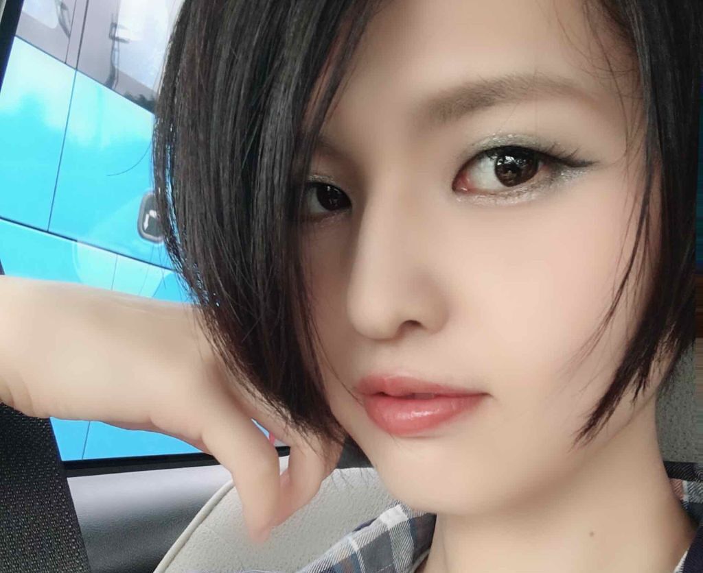 【2022年版】カーキメイクが似合う人になりたい!ブルベ・イエベにおすすめカラー&コスメも徹底紹介のサムネイル