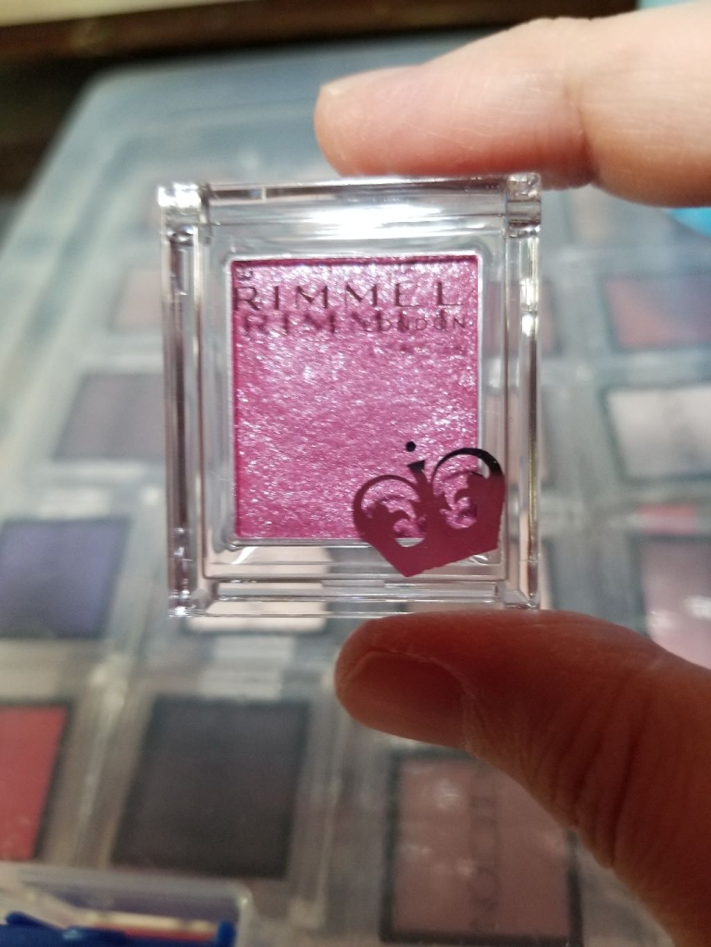 プリズム パウダーアイカラー/リンメル ロンドン/単色アイシャドウを使ったクチコミ（1枚目）