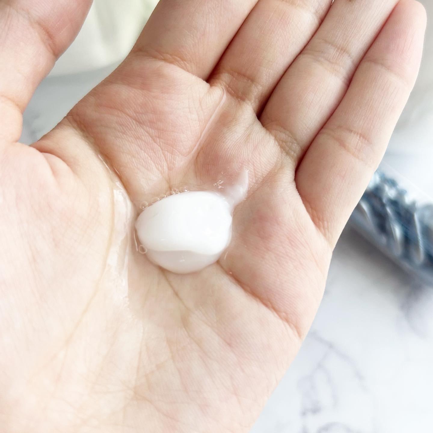 ハイドロポーション 美容液ヘアオイル（アクアホワイトフローラルの香り）/エイトザタラソ/ヘアオイルを使ったクチコミ（3枚目）