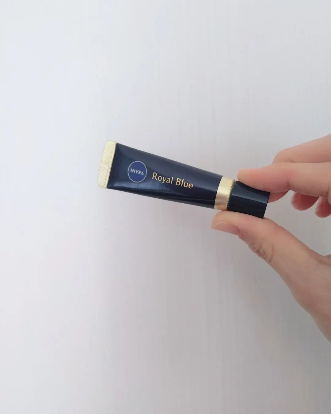 ニベア　ロイヤルブルーリップ　濃密美容ケア/ニベア/リップ美容液を使ったクチコミ（2枚目）