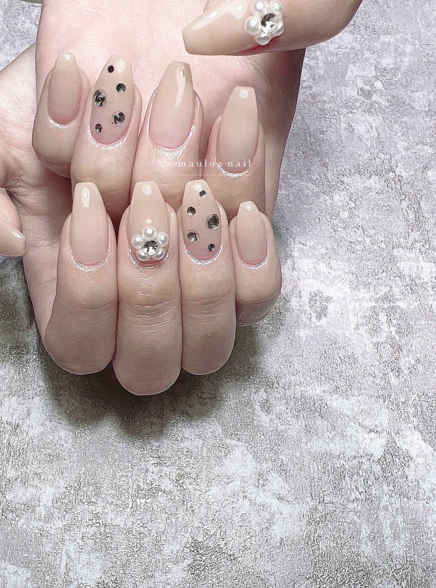 mauloa_nail on LIPS 「・🌼🌼🌼・・ネイルやり方動画fantistにて多数更新してます..」(1枚目)