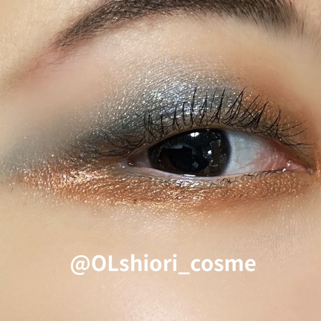 [新品未使用品] BYREDO アイシャドウ ホリデー限定 虹のように輝く18色がパレットに！バイレード（BYREDO）の限定アイ