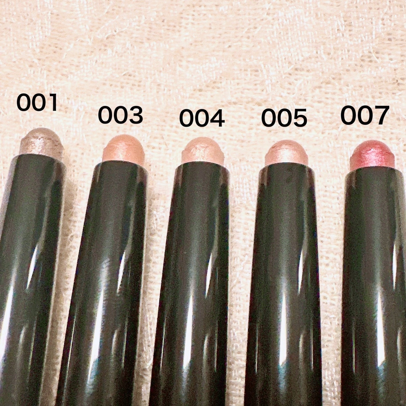 ワンダー ラスト アイシャドウ スティック/リンメル ロンドン/スティックアイシャドウを使ったクチコミ(2枚目)