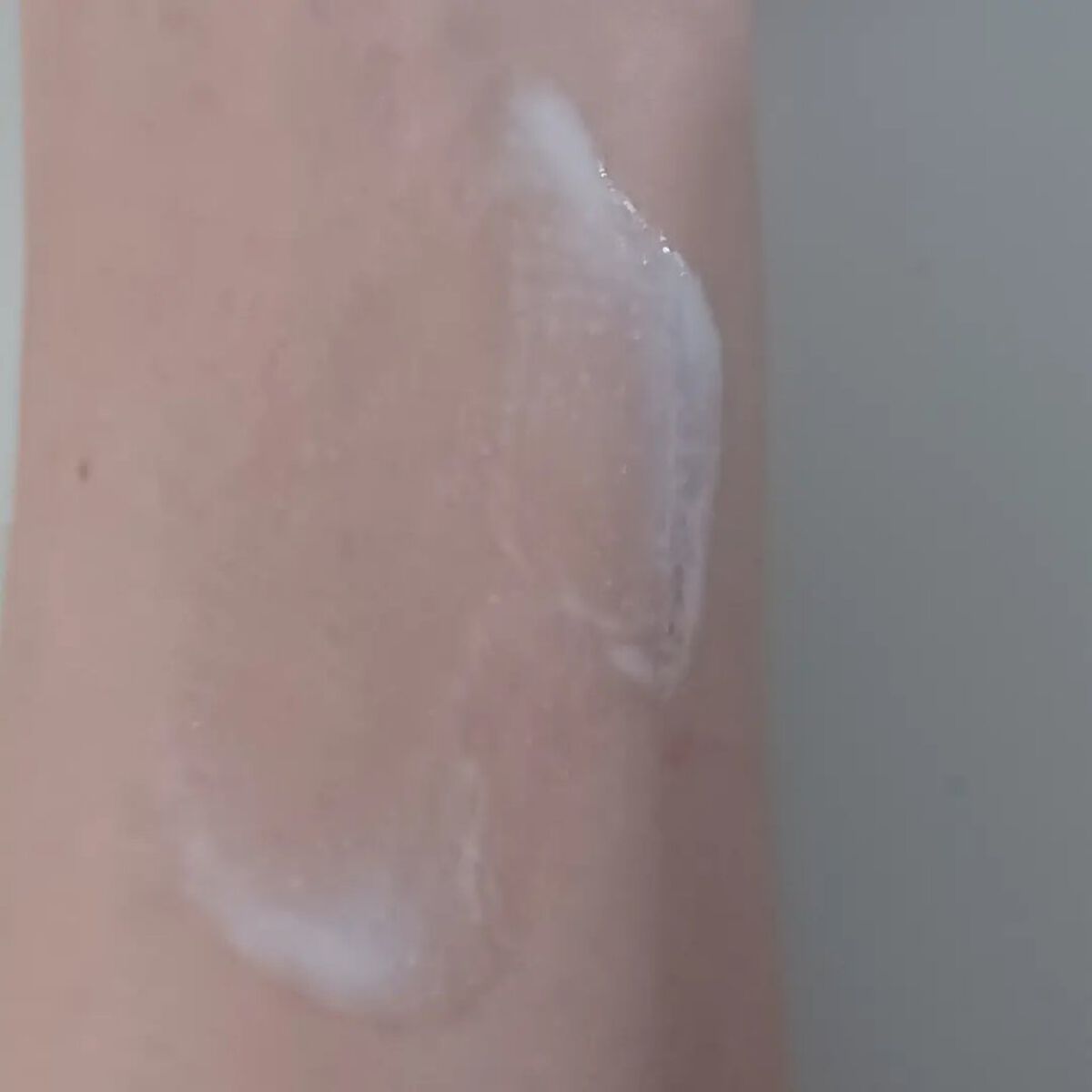 デオドラントボディミルク フローラルブーケ/エージーデオ24/ボディミルクを使ったクチコミ（3枚目）